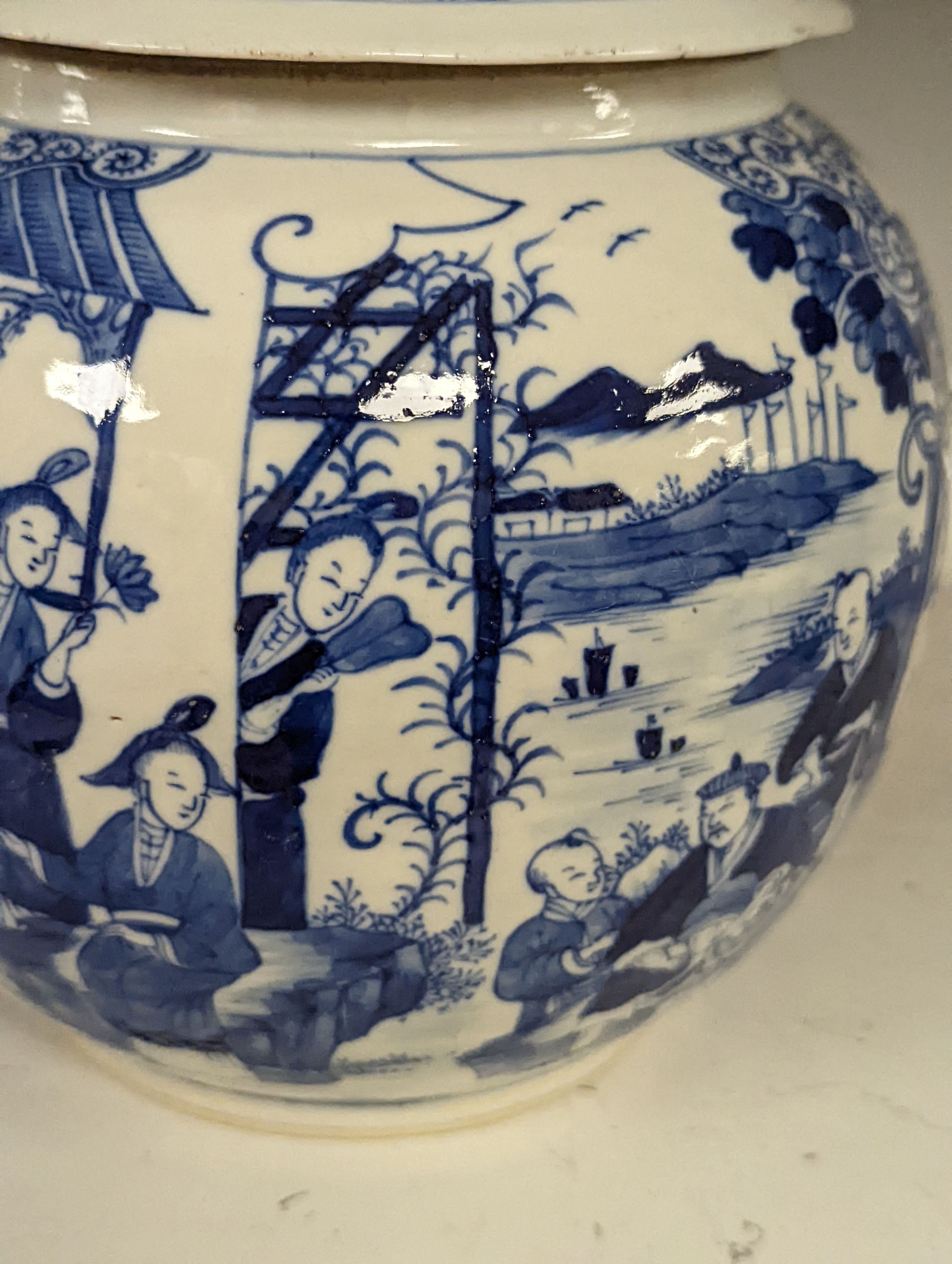 A large Chinese blue and white wine pot, 20cm